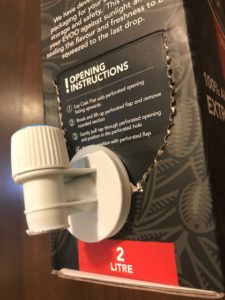 ２L　カスク容器の蛇口アップ