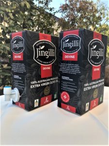 蛇口を取り出したジンギリカスク容器