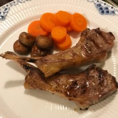 骨付きラム肉の香草焼き